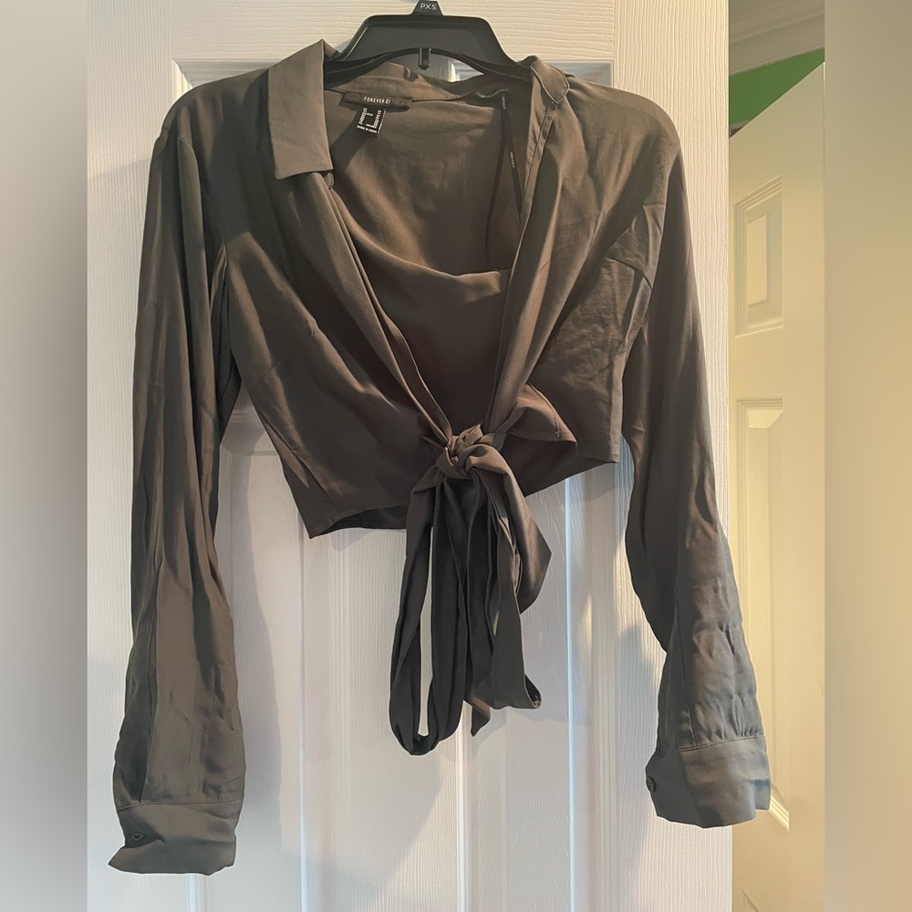 Forever 21 cropped blouse size small
